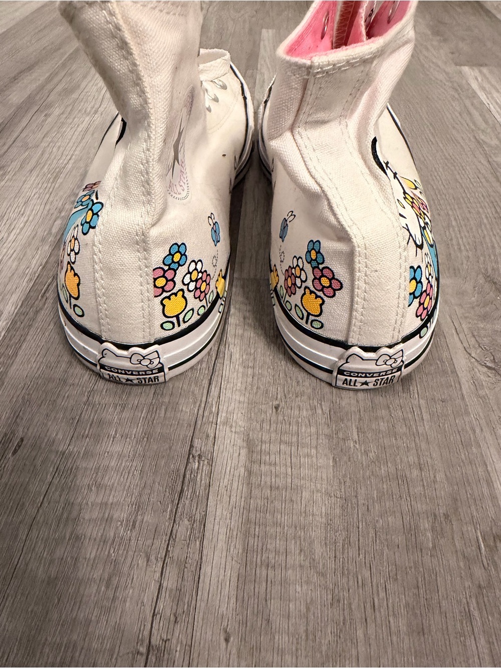 Hello Kitty Converse - Picture 2 of 4